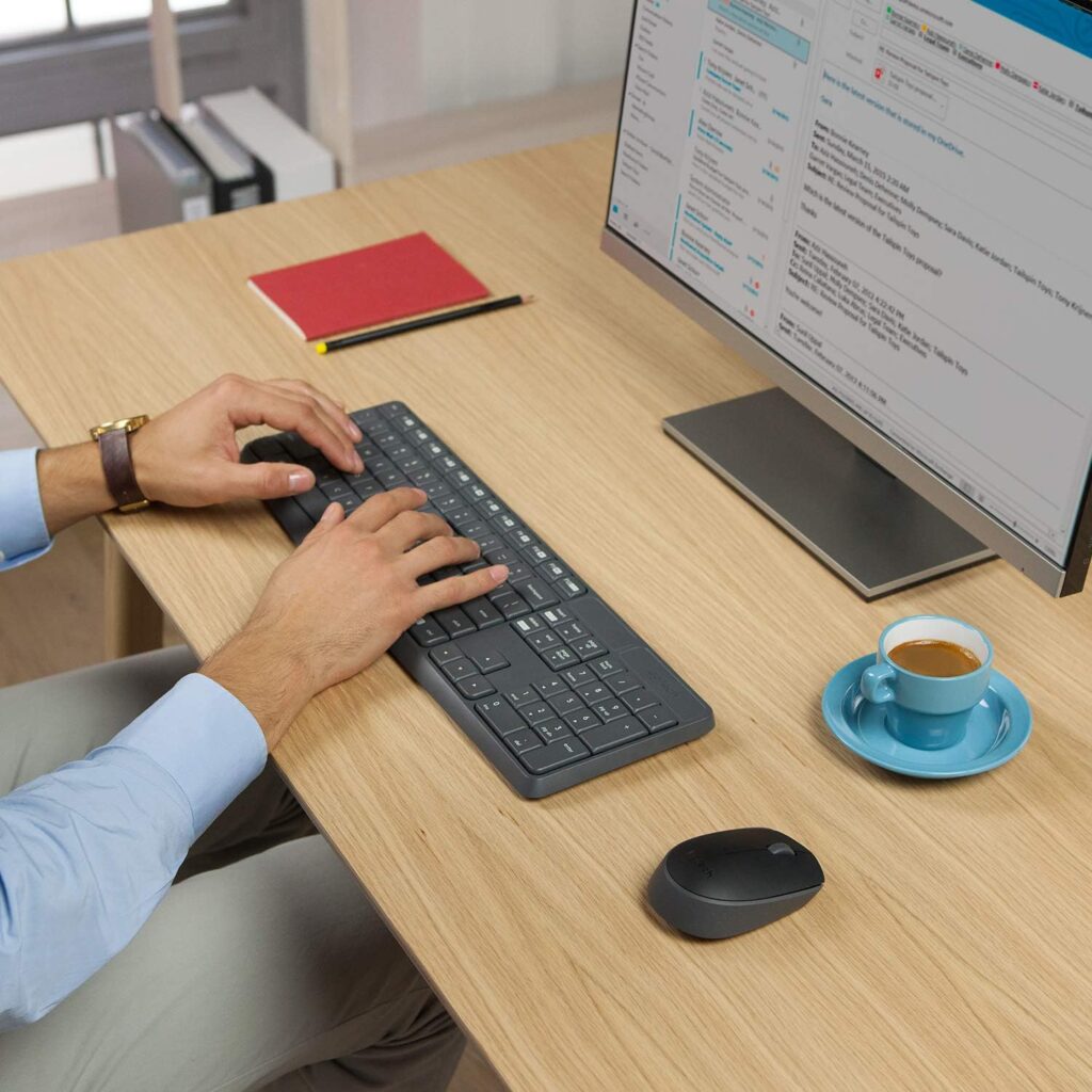 Combo Teclado e Mouse sem fio Logitech sem fio na cor preta